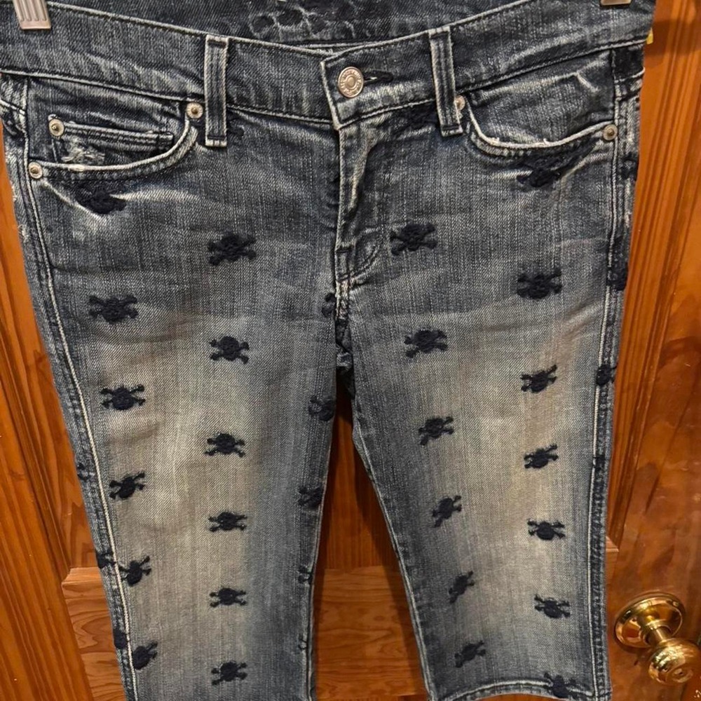 7 For All Mankind Blue Jean Capri with Black Skull Print
